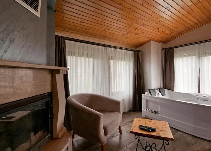 Gizemli Nehir מלון