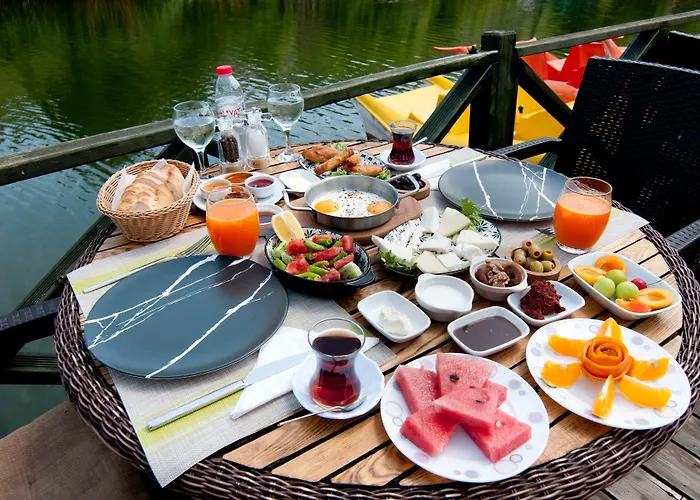 Gizemli Nehir מלון 2*