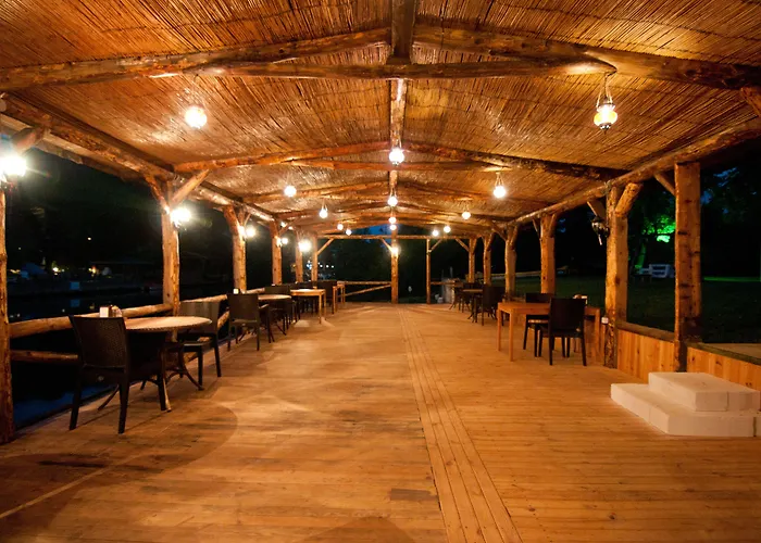 Gizemli Nehir מלון