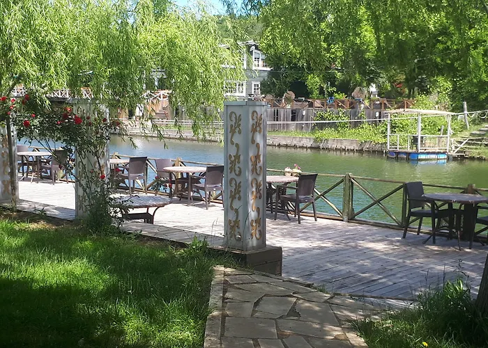 Gizemli Nehir מלון 2*