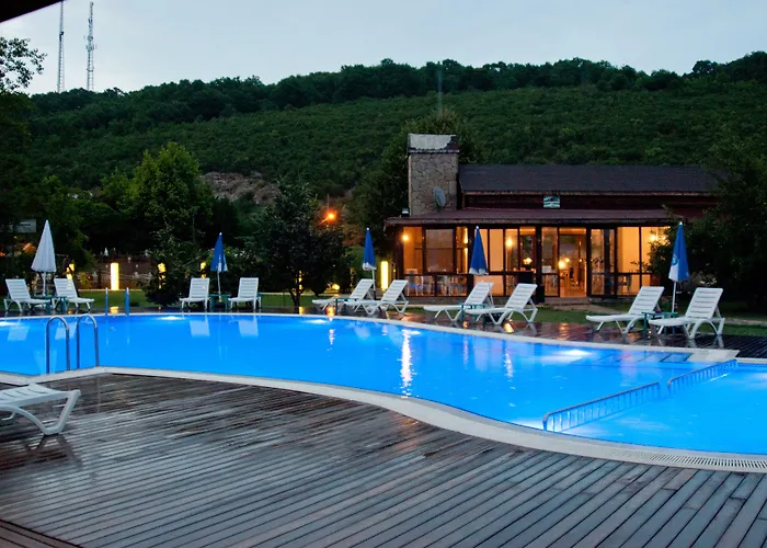 Gizemli Nehir מלון