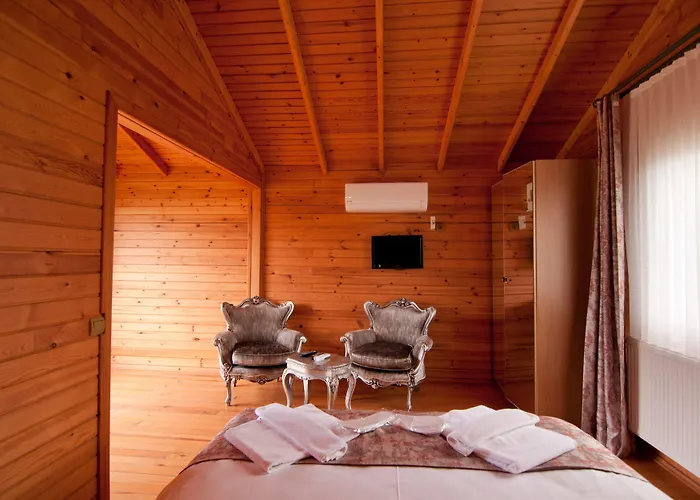 Gizemli Nehir מלון