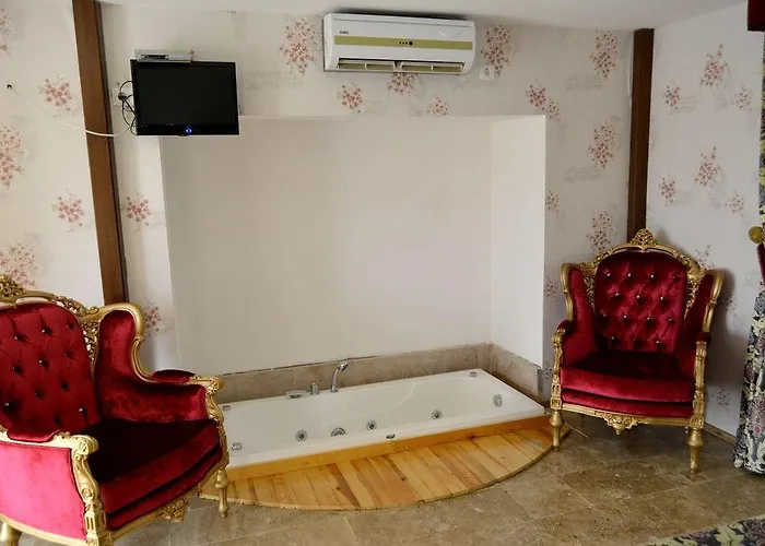 Gizemli Nehir מלון 2*